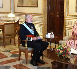 Don Felipe conversa con la embajadora de a República de Ghana, Kulsoume Baffoe